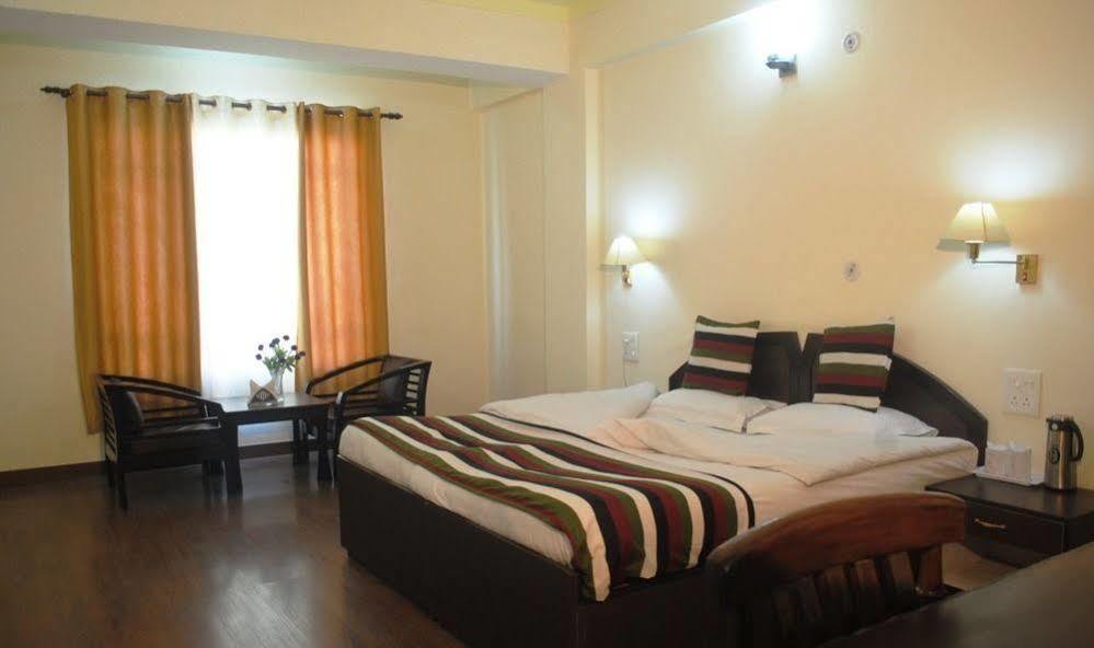 Hotel Zojila Residency Каргил Екстериор снимка